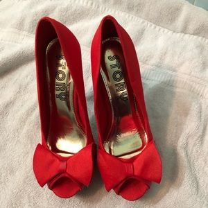 Red High Heels with bows.